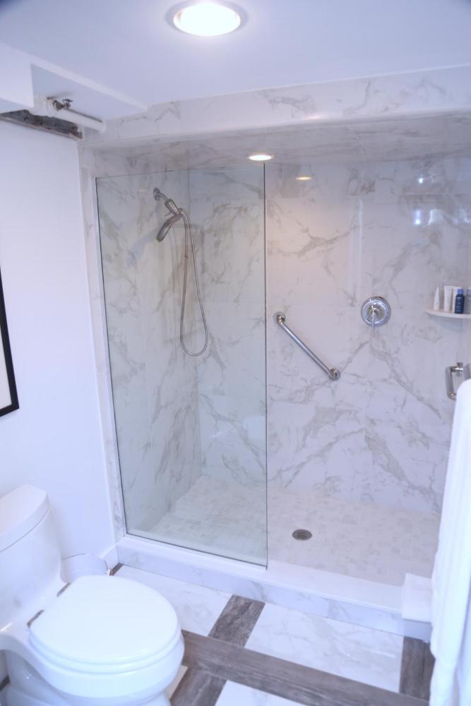 Deluxe King Room interior